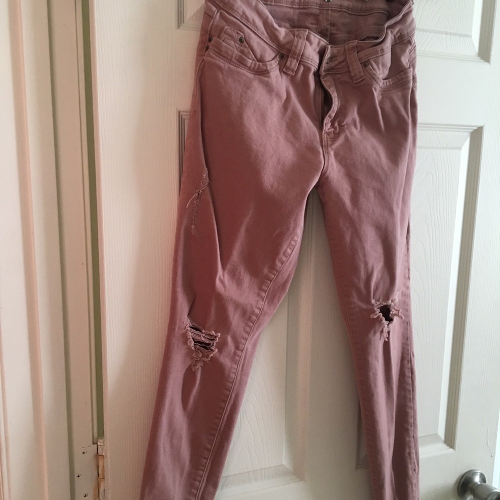 Mauve/Rose frayed skinny jeans